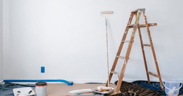 Quelle peinture pour recouvrir du papier peint ? - MaMaison.info